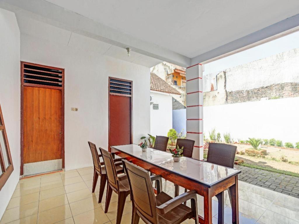 Hotel Oyo 90344 Wijayanti Banyuwangi  Zewnętrze zdjęcie